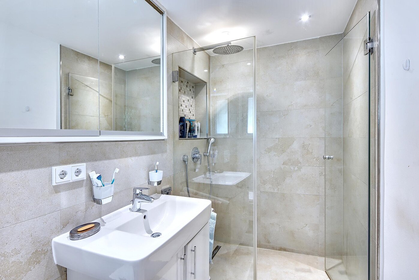 Detached house with 8 room | 70229 | Neues Bad mit Dusche...