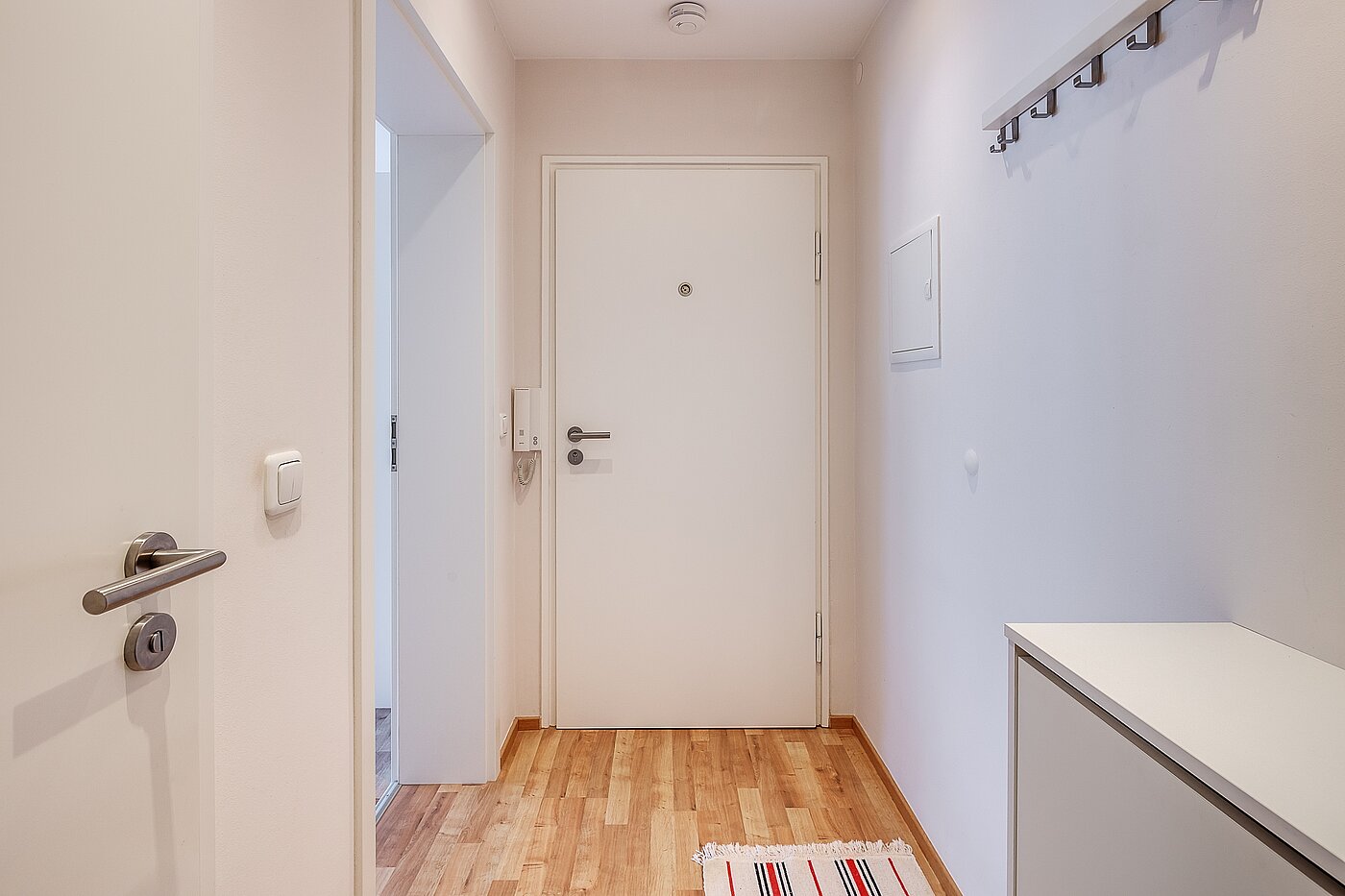 Apartment with 1.5 room | München-Schwanthalerhöhe | 2211ML8 | Wohnungseingang mit Garderobe