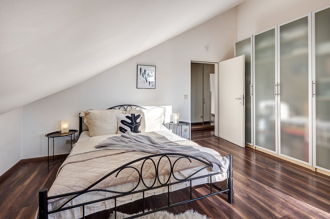 Apartment with 2 room | München-Untermenzing | 70177 | Helles Schlafzimmer...