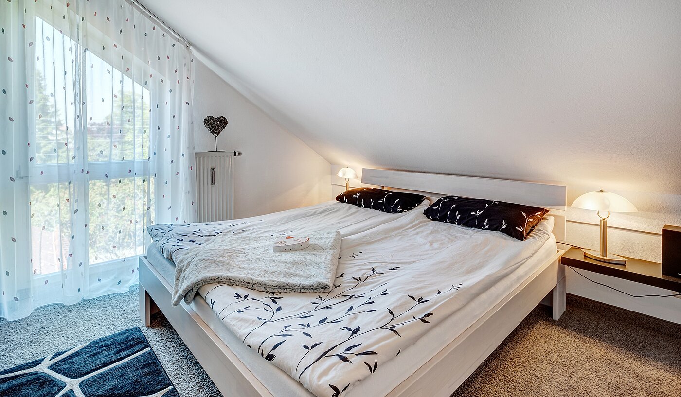 Apartment with 2 room | Neubiberg | 70129 | Schlafzimmer mit...