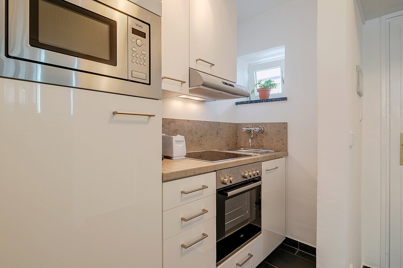 Apartment with 1 room | München-Schwabing | 2105ML1 | Küche mit Fenster...