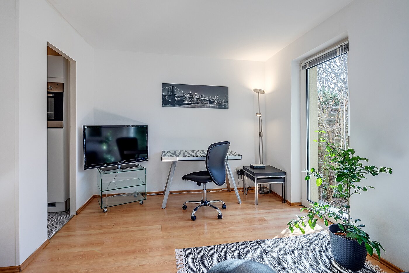 Apartment with 1 room | München | 70073 | ...Arbeitsbereich mit Zugang...