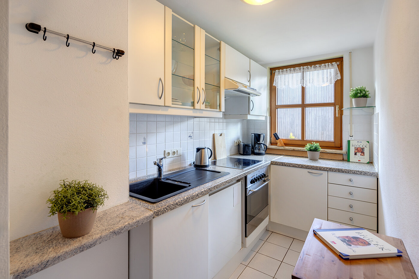 Apartment with 2 room | München-Trudering | 70178 | Küche mit Fenster