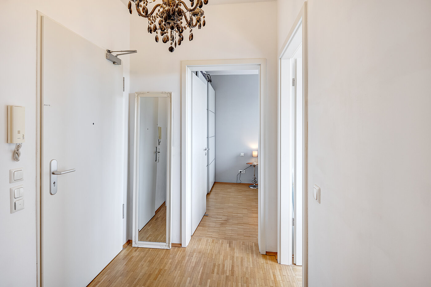 Apartment with 2 room | München-Schwabing | 70153 | Eingangsbereich mit Blick Richtung Schlafzimmer