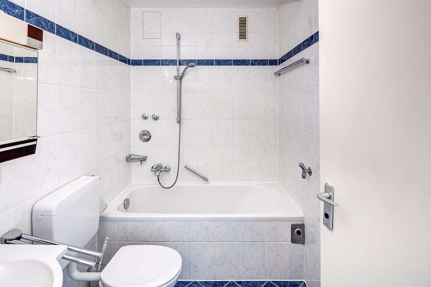 Apartment with 2 room | München-Freimann | 70158 | Bad mit Badewanne...