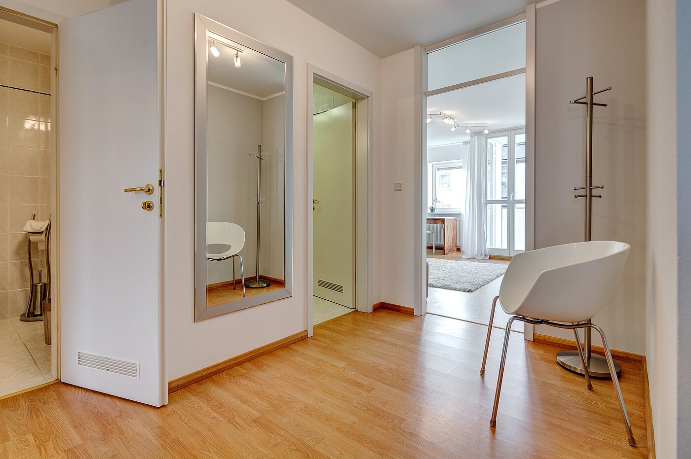 Apartment with 2 room | München-Schwabing | 70102 | Großzügige Diele...