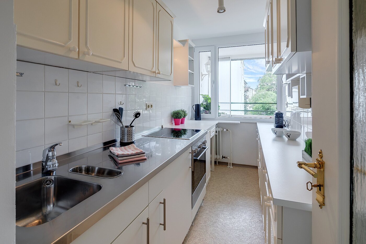 Apartment with 2 room | München-Berg am Laim | 1803ML4 | Küche mit Fenster