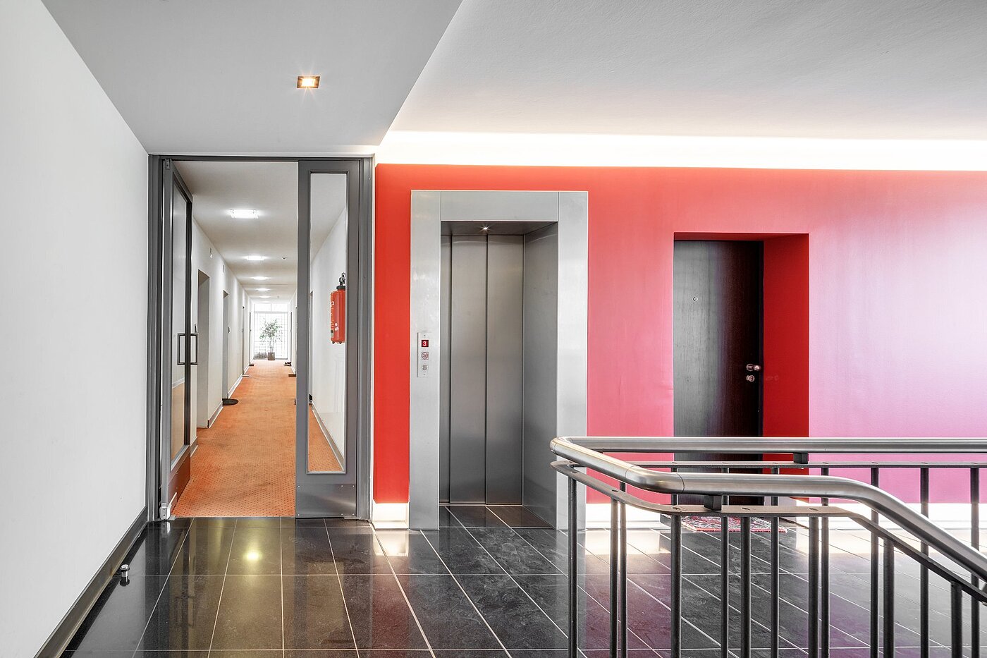 Apartment with 2 room | München-Haidhausen | 2105ML6 | Treppenhaus mit Lift