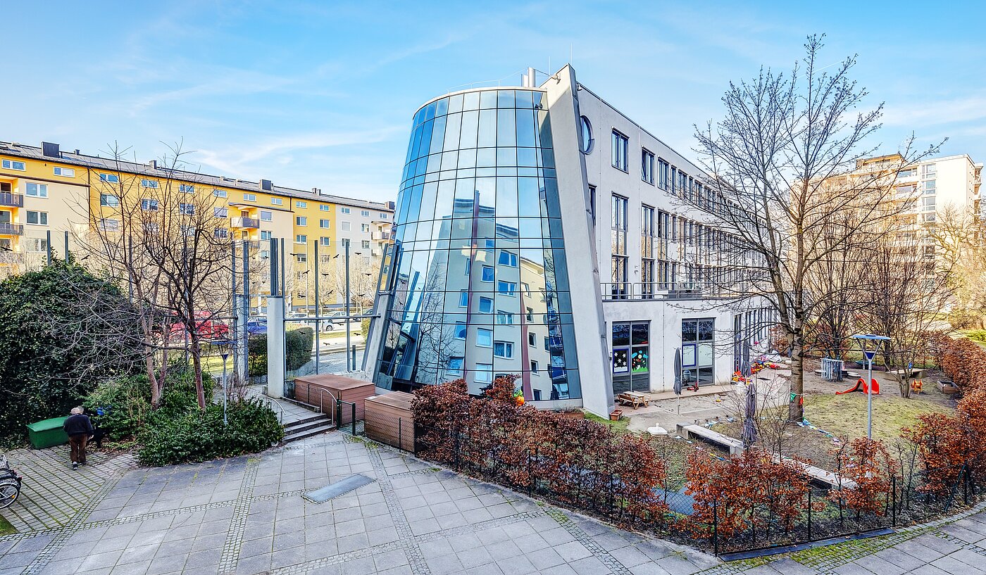 Apartment with 3 room | München-Bogenhausen | 2112ML3 | Nachbarschaft