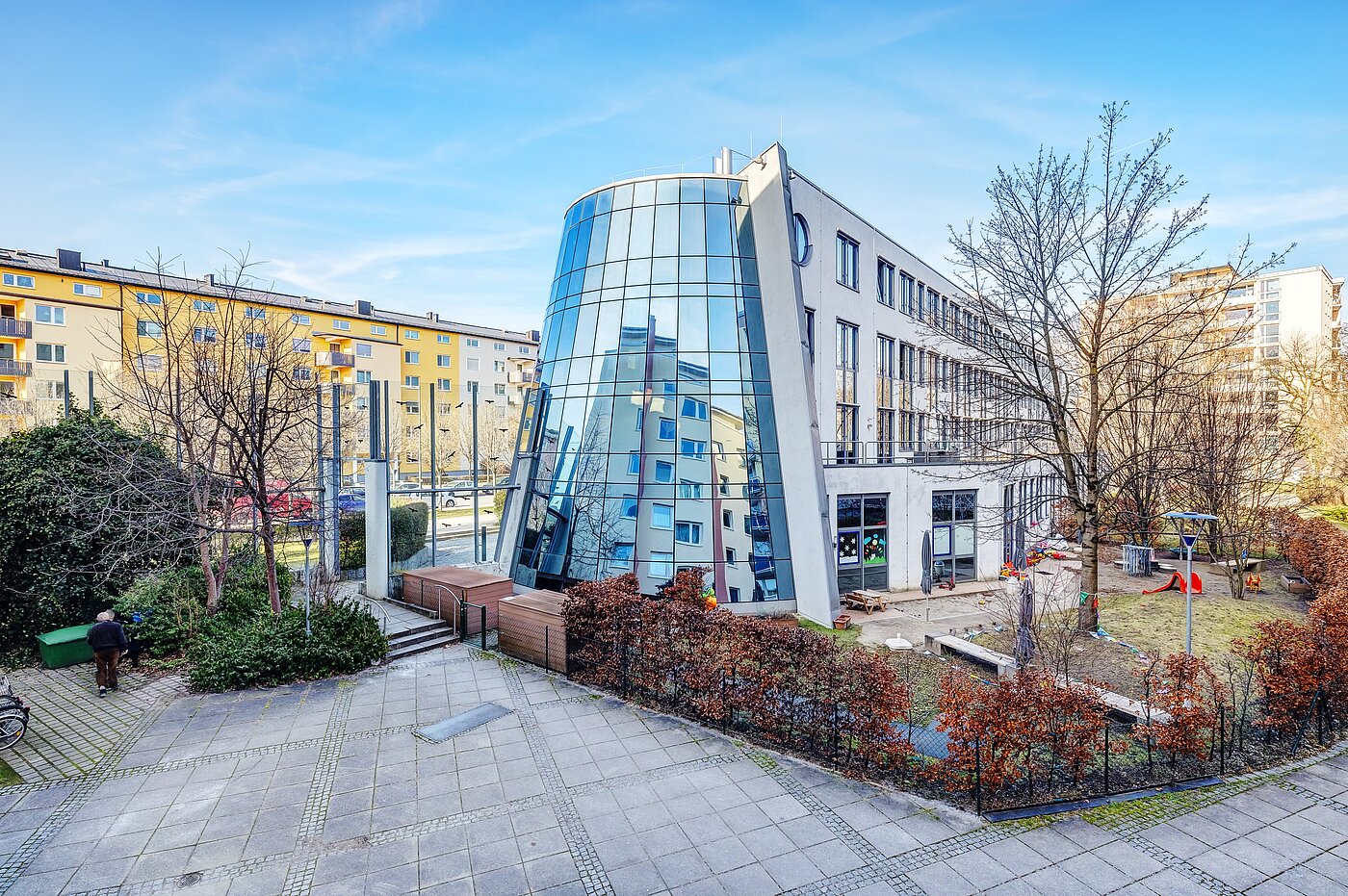 Apartment with 3 room | München-Bogenhausen | 2112ML3 | Nachbarschaft