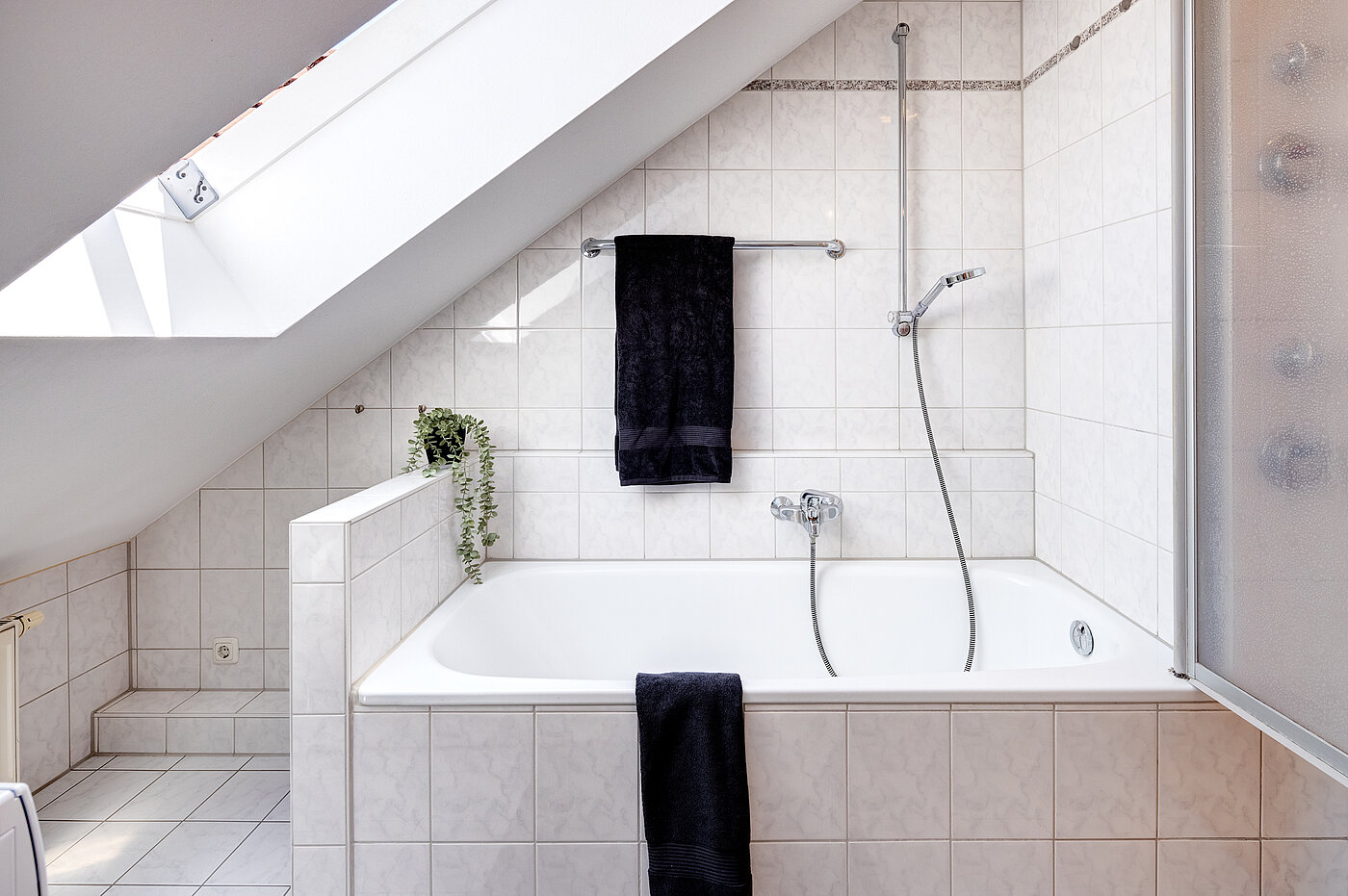 Apartment with 2 room | Unterschleißheim | 70138 | ...Fenster und Badewanne
