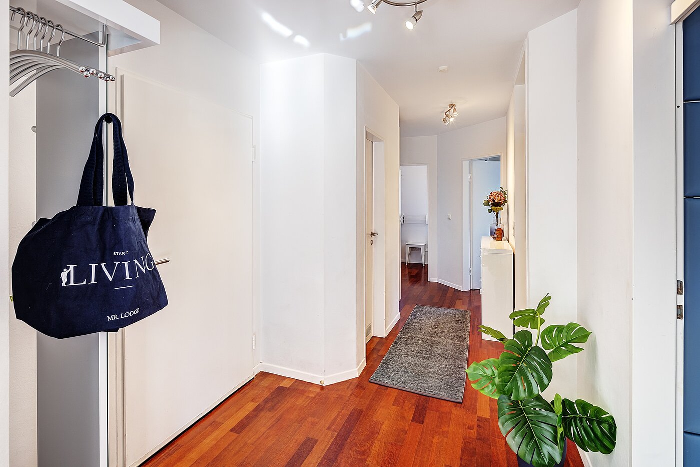 Apartment with 3 room | München-Schwabing | 2202ML12 | Zentraler Flur...