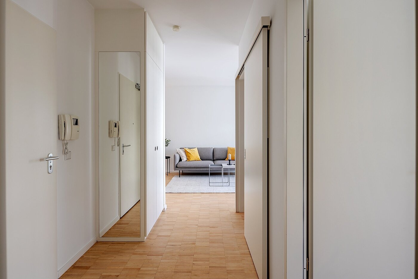 Apartment with 2 room | München-Thalkirchen | 2107ML2 | ...und Blick ins Wohnzimmer