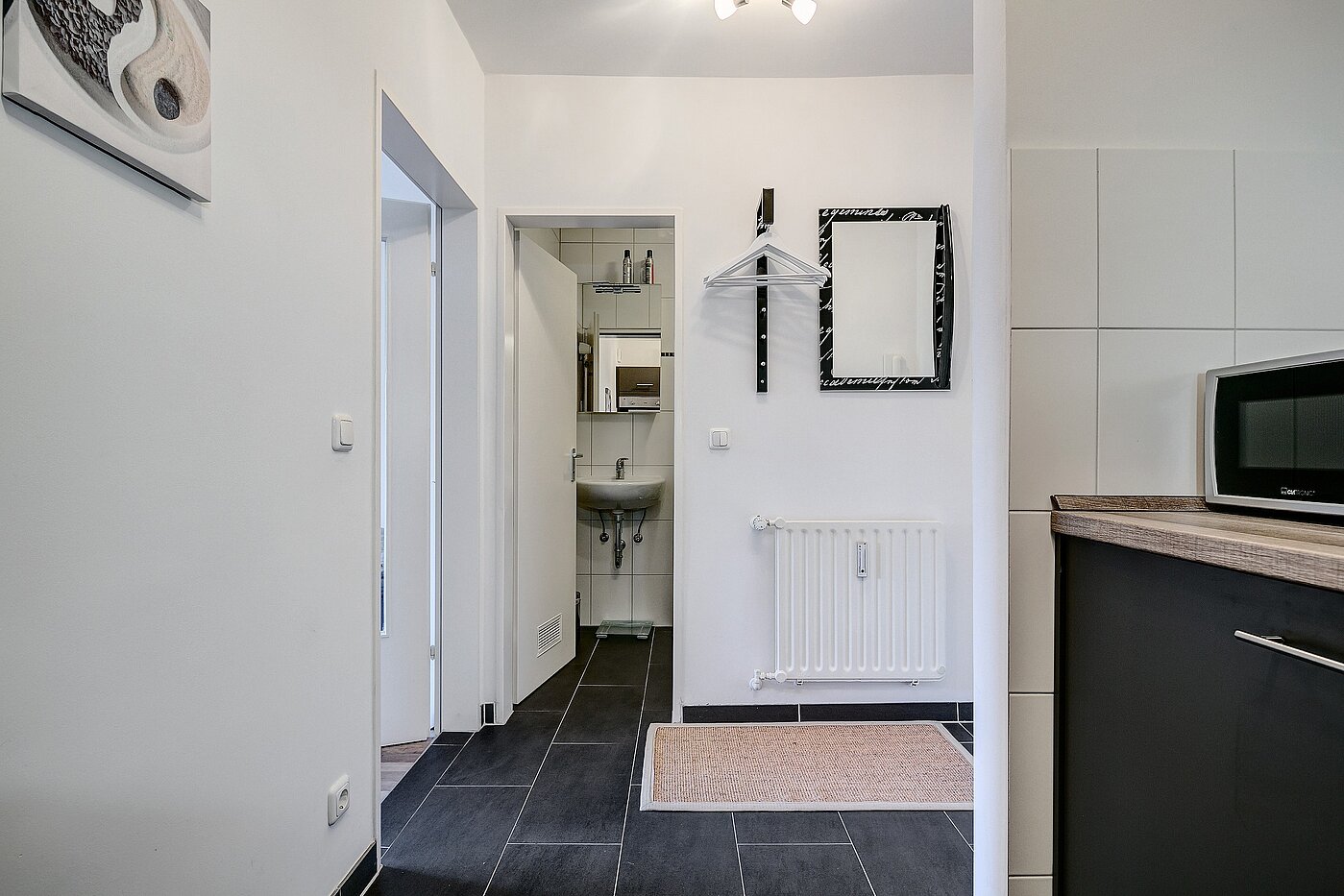 Apartment with 1 room | München-Fürstenried | 2301ML5 | Blick aus der Küche Richtung Bad