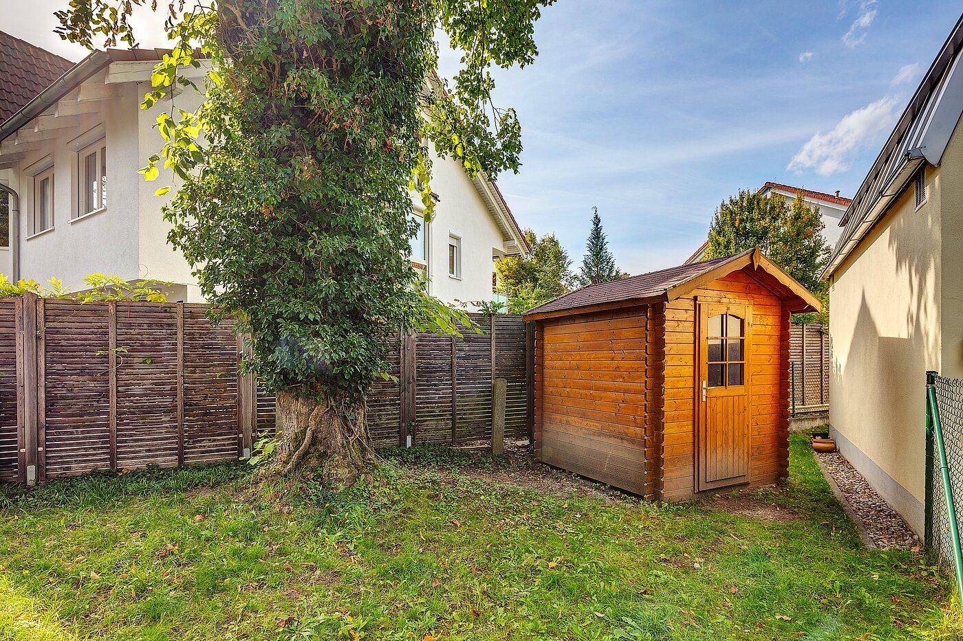 Apartment with 4 room | München-Forstenried | 2209ML6 | Praktisches Gartenhaus