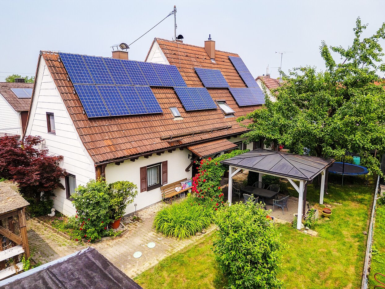 Detached house with 8 room | 70229 | Blick in den Garten