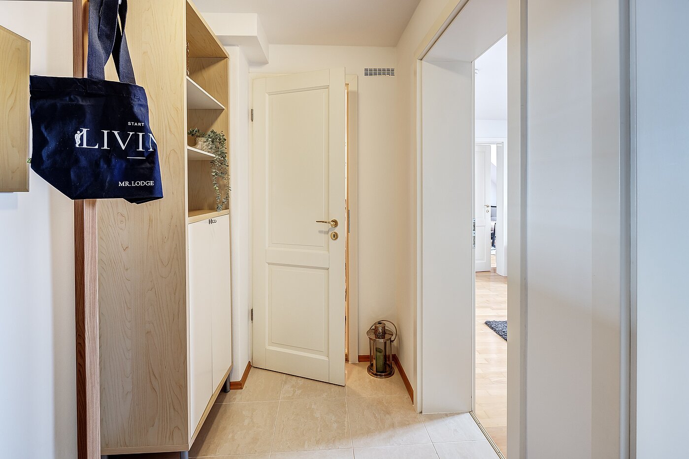 Attic Apartment with 2 room | München-Au | 2209ML3 | Flur Blickrichtung Bad