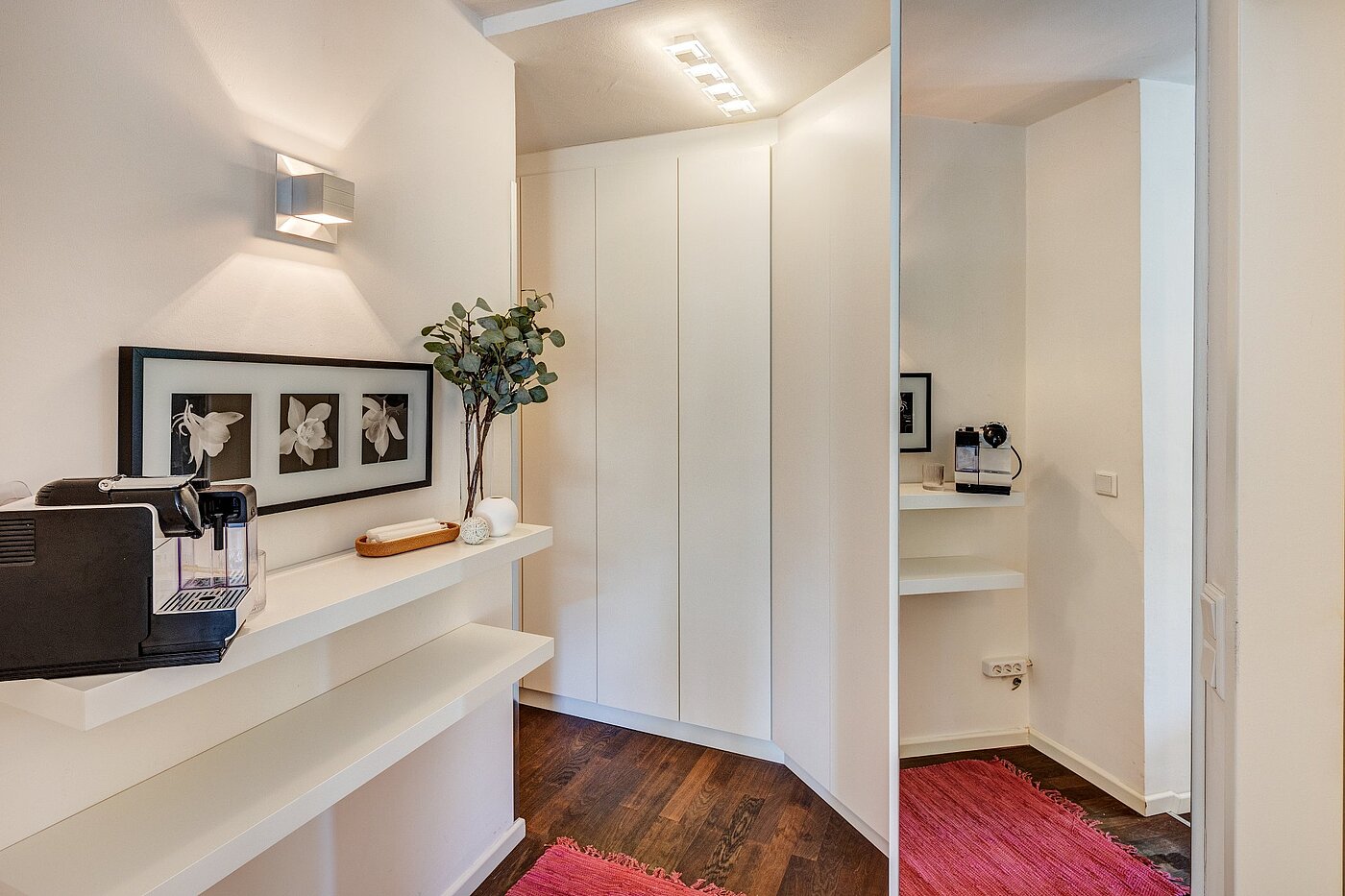 Apartment with 1 room | München-Freimann | 2105ML4 | Flur mit großem Einbauschrank