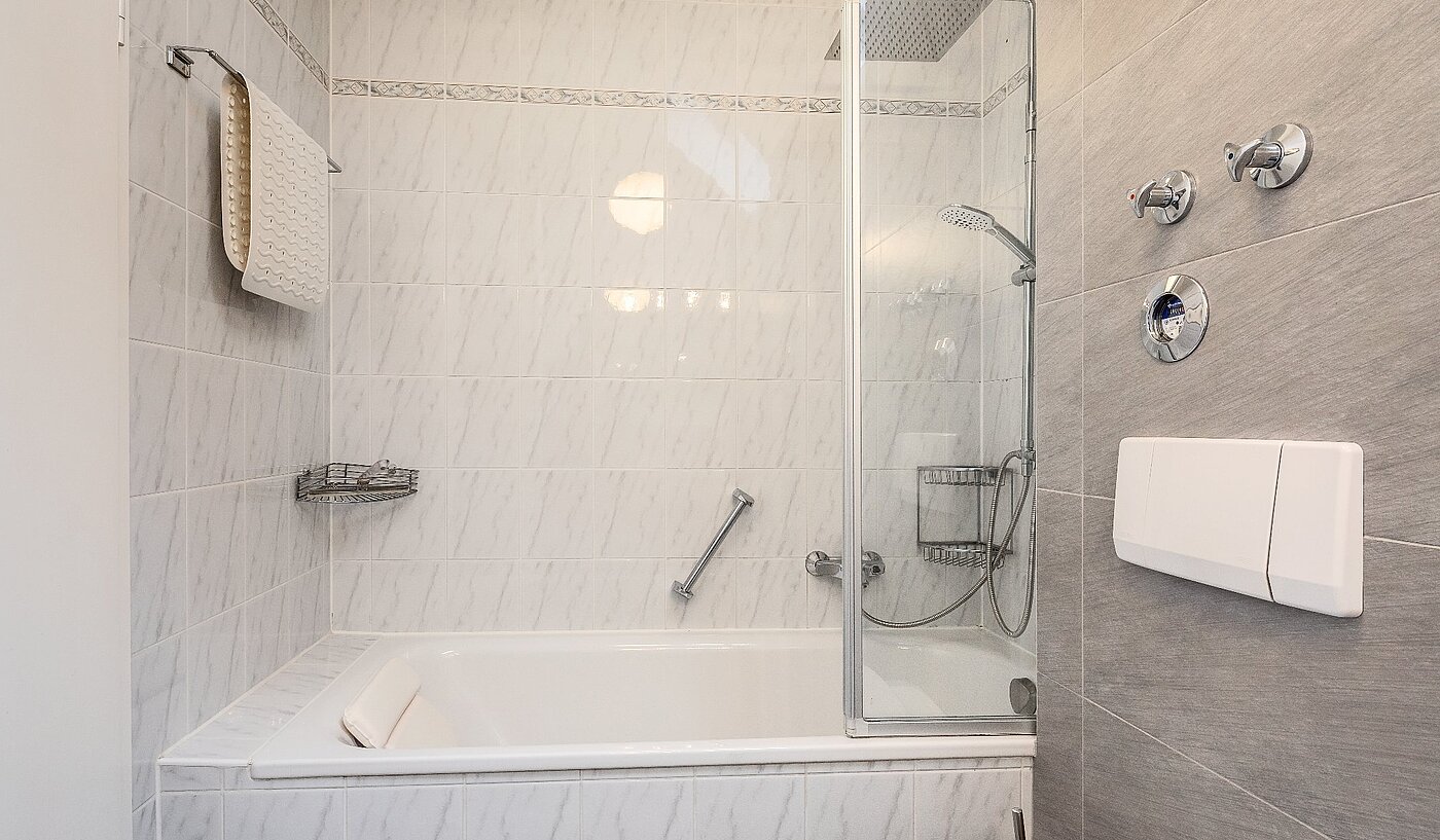 Apartment with 2 room | Unterhaching | 2004ML7 | geschmackvolles Bad