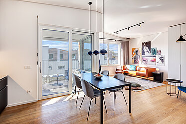 Maxvorstadt: Modern penthouse with top-of-the-line amenities—south-facing loggia