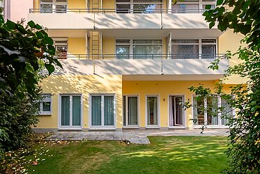Neuhausen: Three Attractive Residential Units Near Leonrodplatz