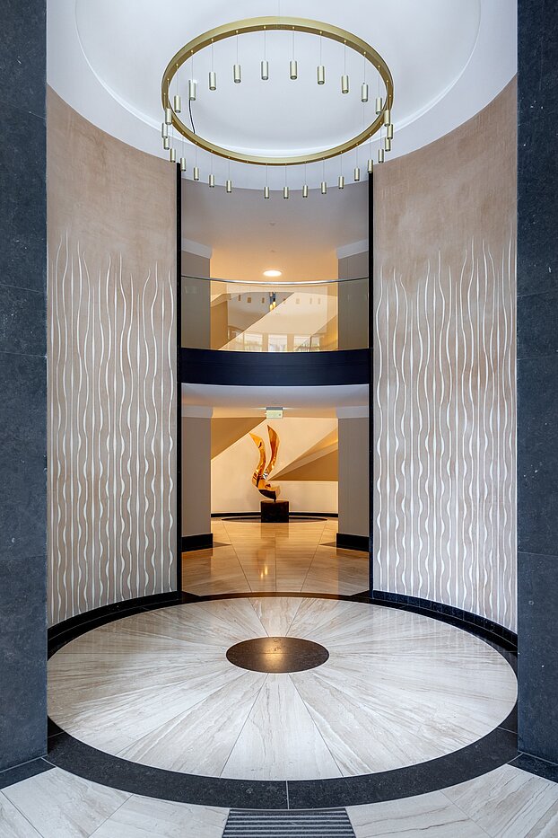 Apartment with 3 room | 70046 | Großzügige Eingangshalle...