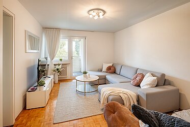 Thalkirchen: 2-room apartment with southeast-facing balcony on the 5th floor - available