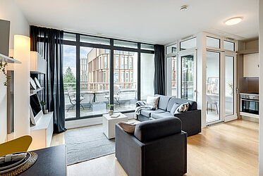 Bogenhausen: Chic apartment with conservatory - available
