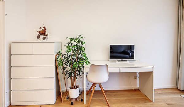 Apartment with 1 room | München-Schwabing | 70475 | ... und kleinem Schreibtisch