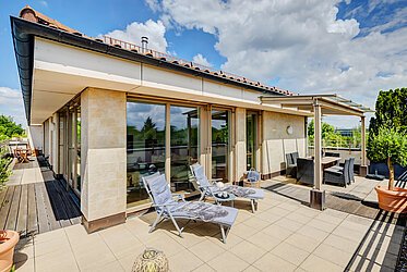 Oberföhring: Exclusive penthouse apartment with private elevator access - vacant