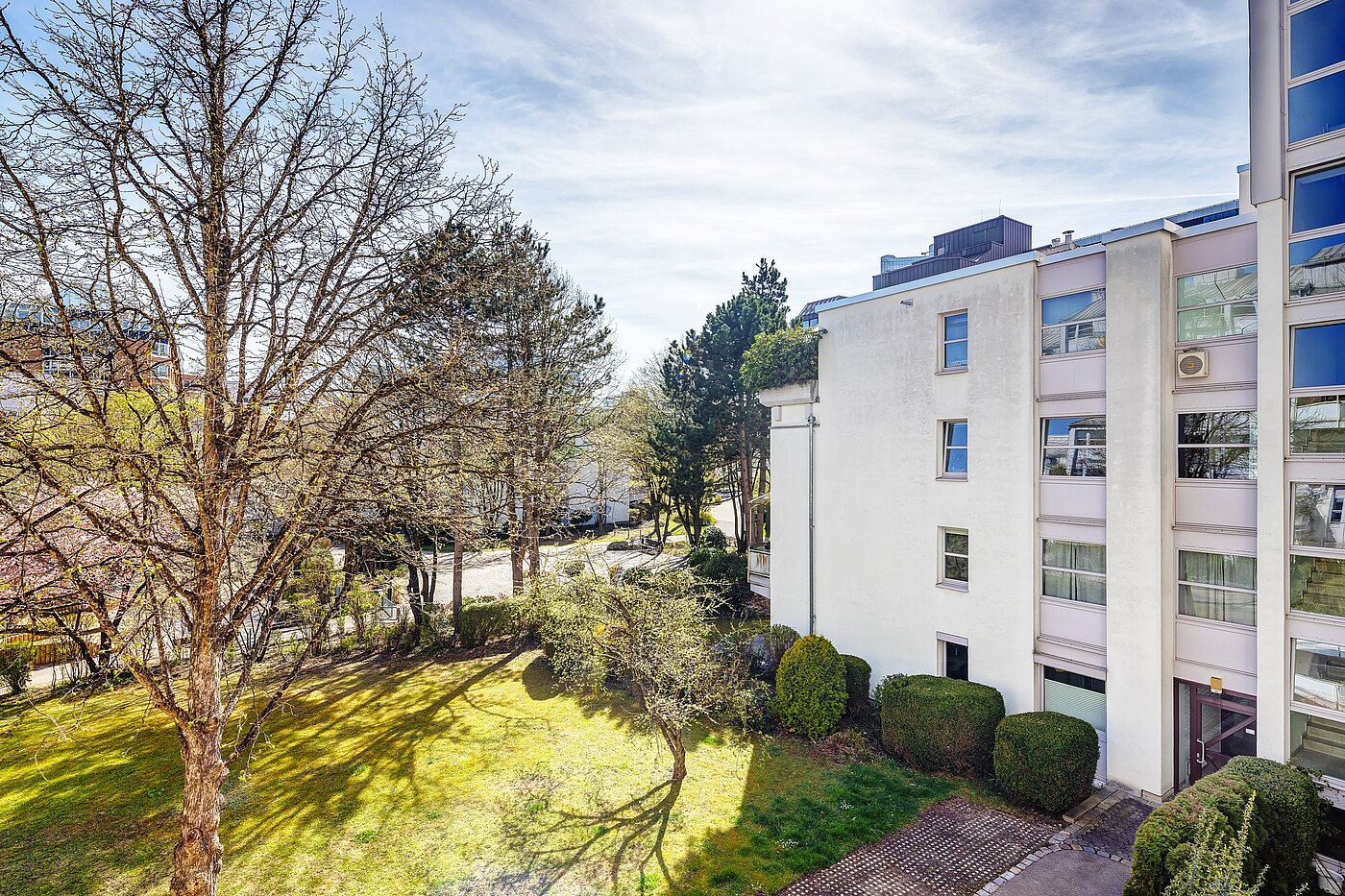 Apartment with 1.5 room | München-Bogenhausen | 2203ML2 | ...begrünten Innenhof