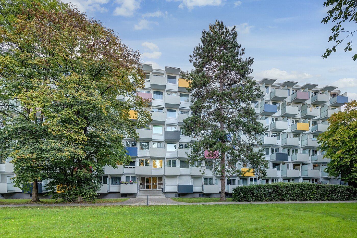 Apartment with 1 room | München-Bogenhausen | 70264 | Ansicht zum Hauseingang