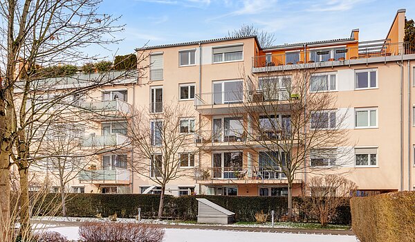 Apartment with 2 room | München-Bogenhausen | 70396 | Außenansicht vom Innenhof