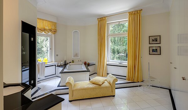 Villa with 9 room | Reutlingen | 70231 | Badezimmer 1. Obergeschoss