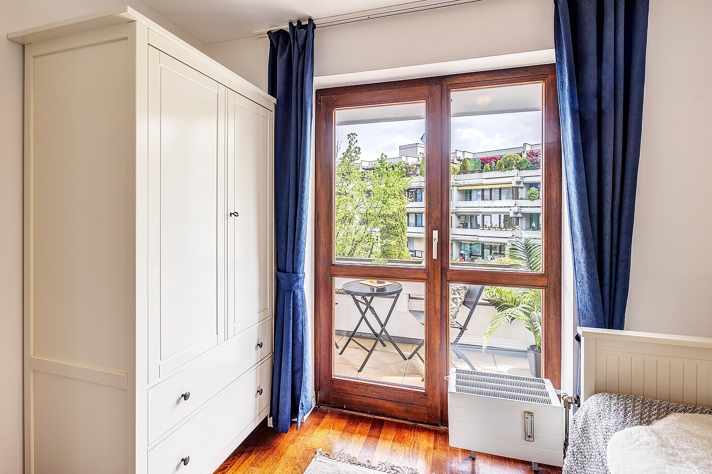 Apartment with 3 room | München-Schwabing | 2202ML12 | ...und Zugang zum Balkon