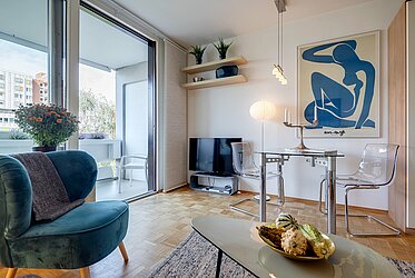 Bogenhausen: Renovated 1-room apartment on the 5th floor