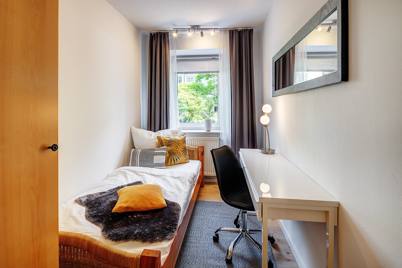 Apartment with 2.5 room | München-Isarvorstadt | 70121 | Kleines Zimmer...