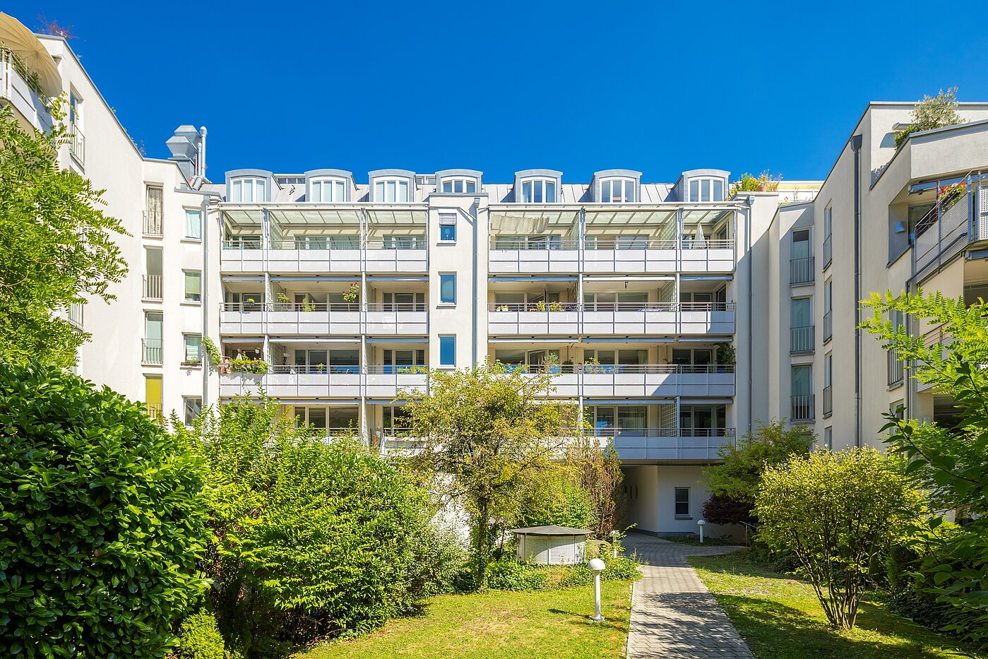 Apartment with 2 room | München-Schwabing | 2208ML2 | ...Gartenansicht