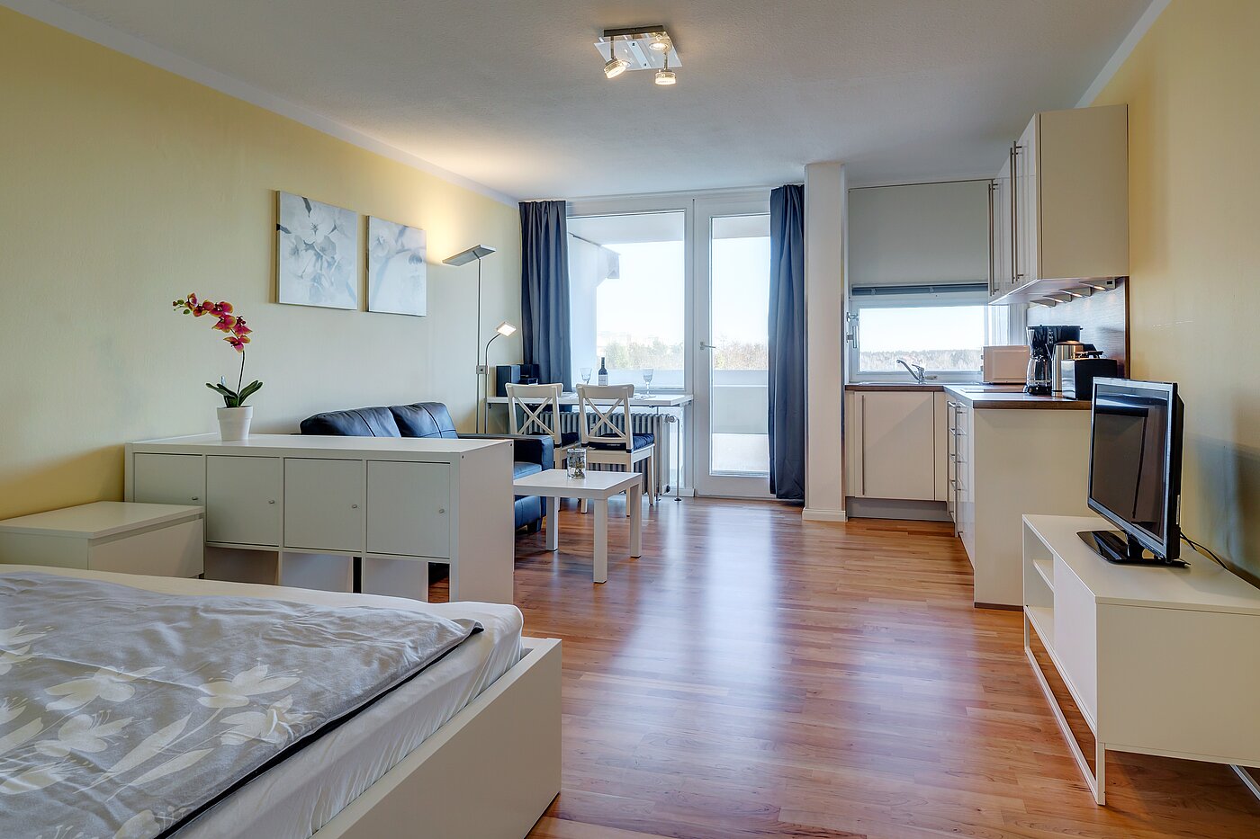 Apartment with 1 room | 70308 | Wohn- und Schlafbereich