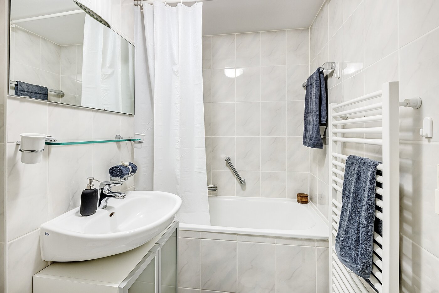 Apartment with 1.5 room | München-Schwabing | 2205ML81 | Bad mit Wanne...