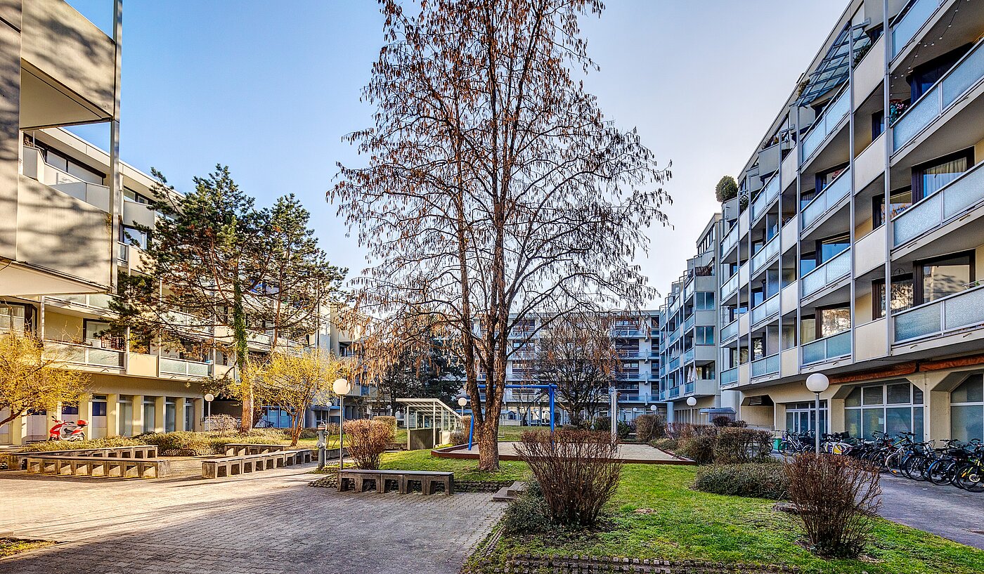 Apartment with 3 room | Unterschleißheim | 70003 | Schöner Innenhof mit...