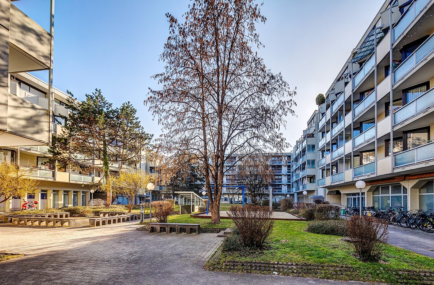 Apartment with 3 room | Unterschleißheim | 70003 | Schöner Innenhof mit...