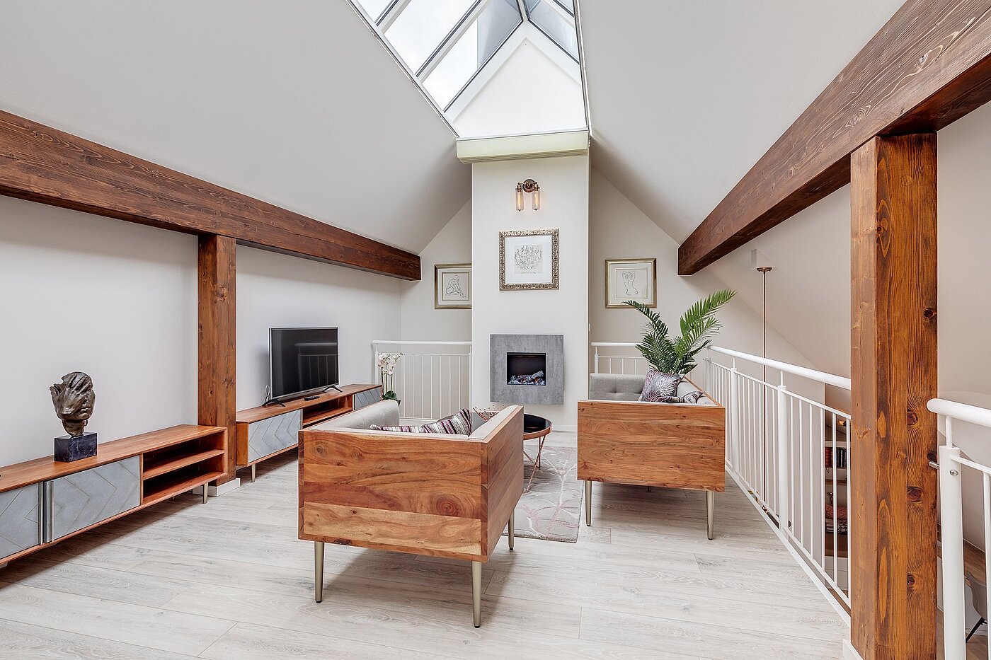 Apartment with 2.5 room | München-Moosach | 2012ML4 | ... die Galerie mit Kamin