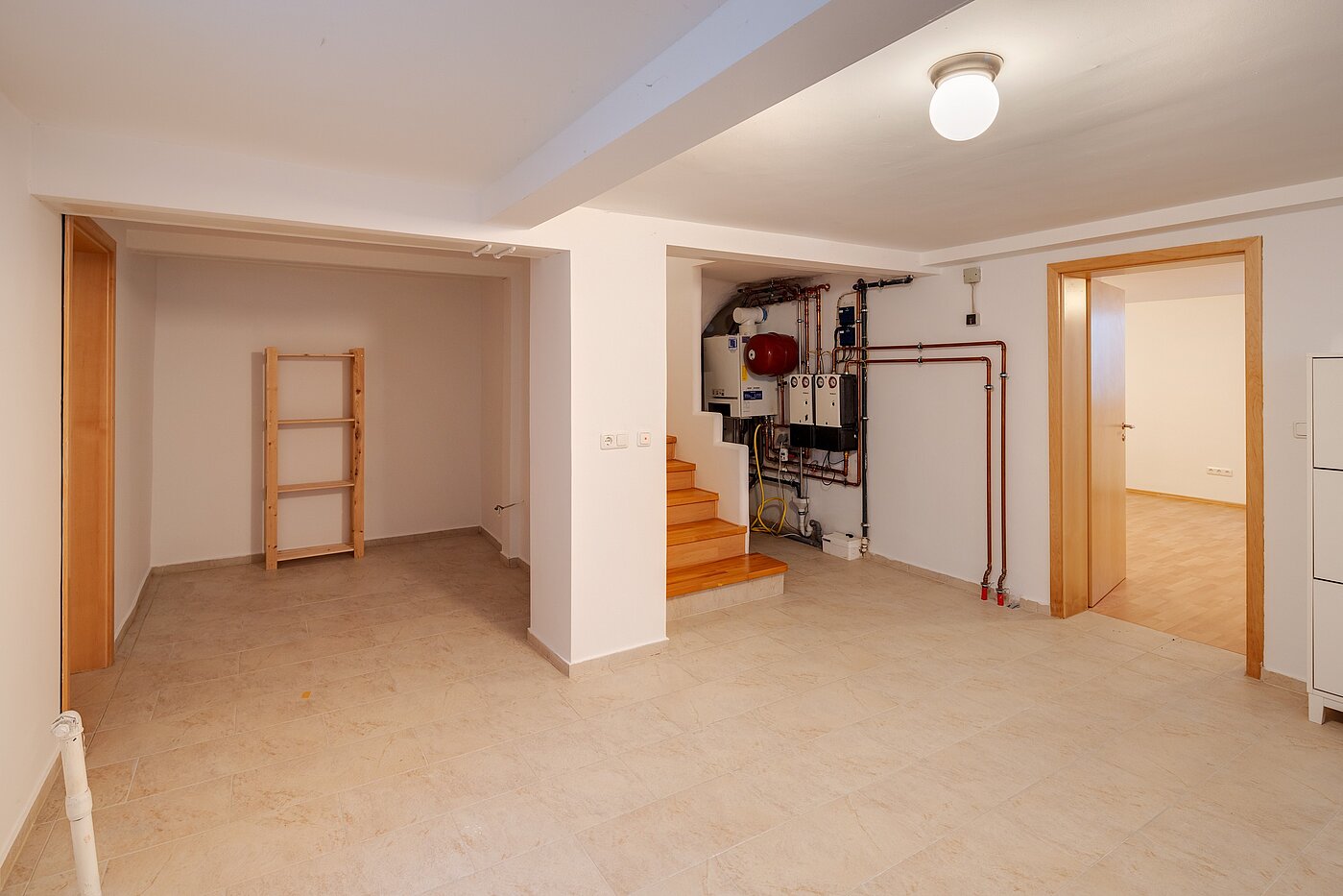 Semi-detached House with 6.5 room | Unterschleißheim | 70122 | Großer Kellerraum mit Platz für die...