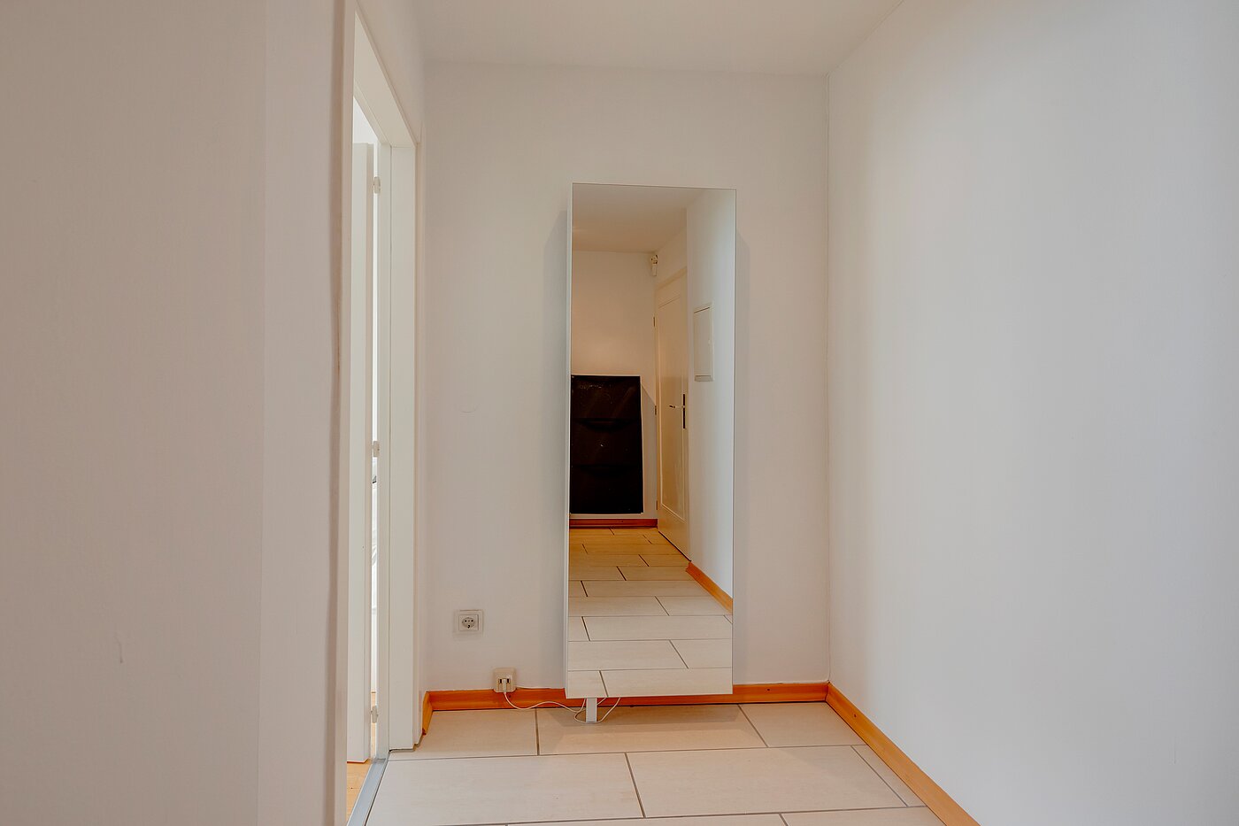Apartment with 2 room | München-Schwabing | 70130 | Diele Blickrichtung Wohnzimmer