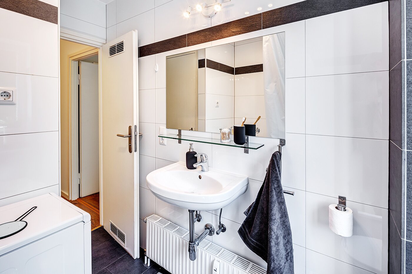 Apartment with 2.5 room | München-Berg am Laim | 70030 | Tageslichtbad mit...