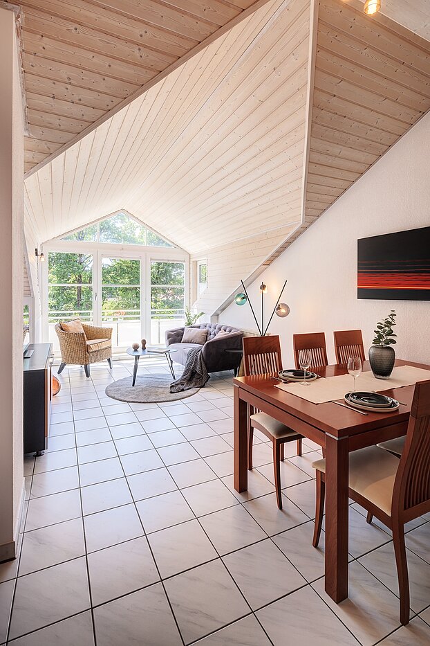 Apartment with 2 room | München-Thalkirchen | 70241 | Helles Wohn-/ Esszimmerzimmer...