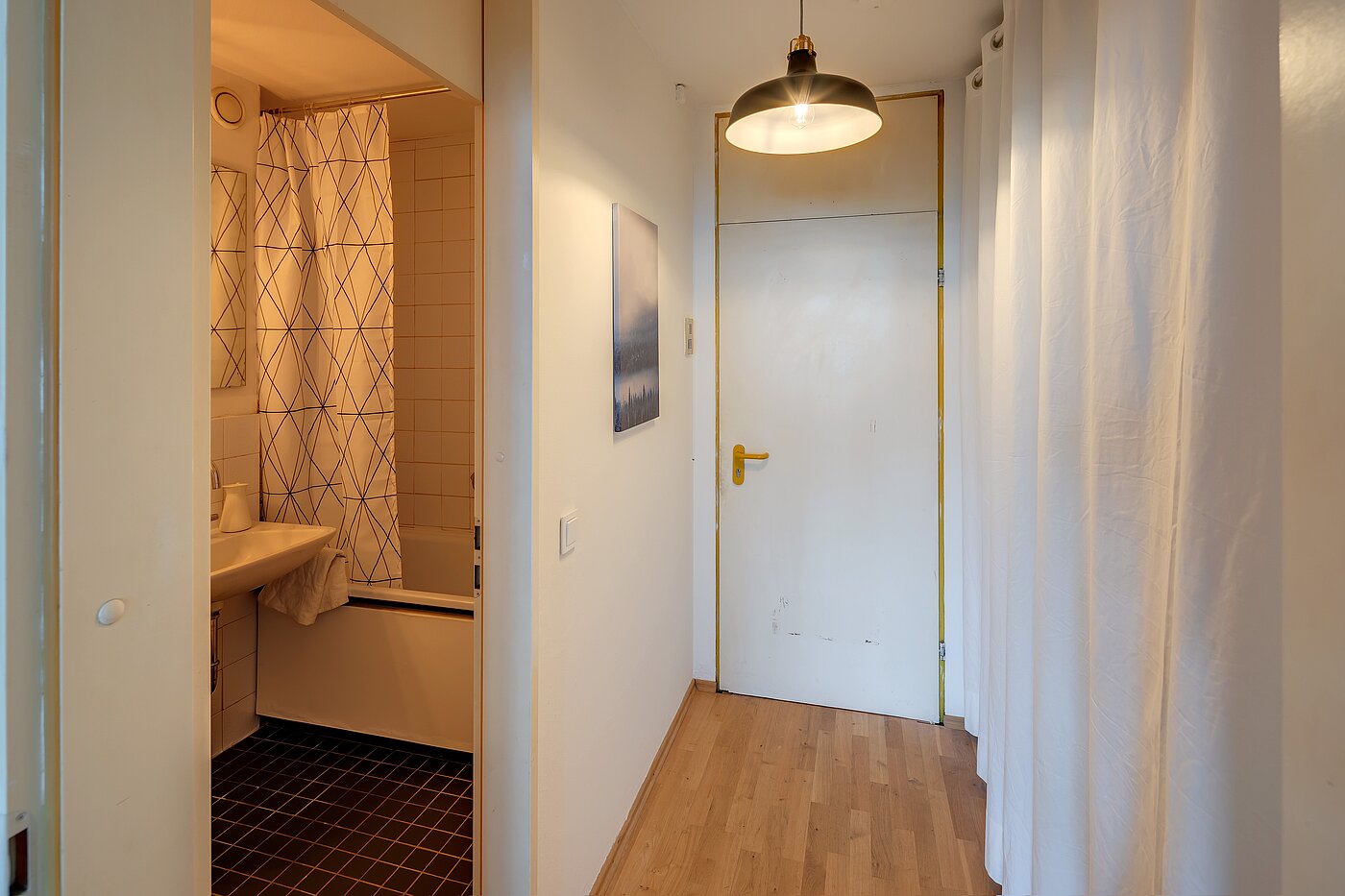 Apartment with 1 room | München-Au | 2211ML1 | Eingangsbereich mit Blick ins Bad