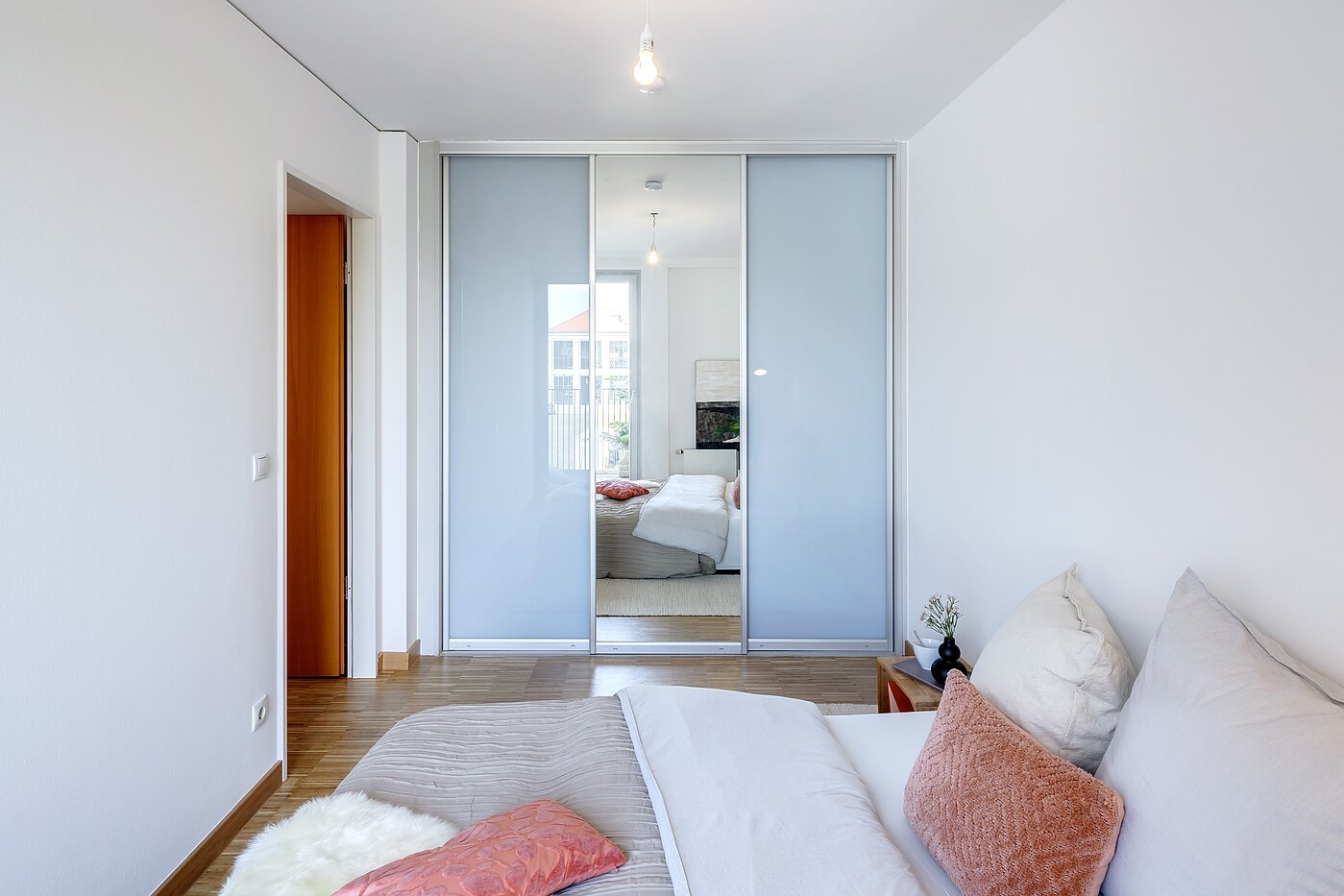 Apartment with 2 room | München-Schwanthalerhöhe | 2206ML11 | mit einem Einbaukleiderschrank