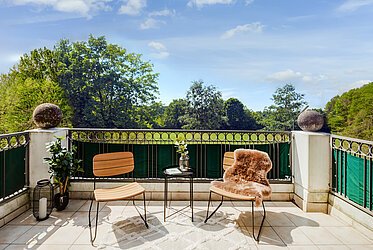 Moosach/Nymphenburg: Bright 1.5-room apartment near the castle with idyllic flair